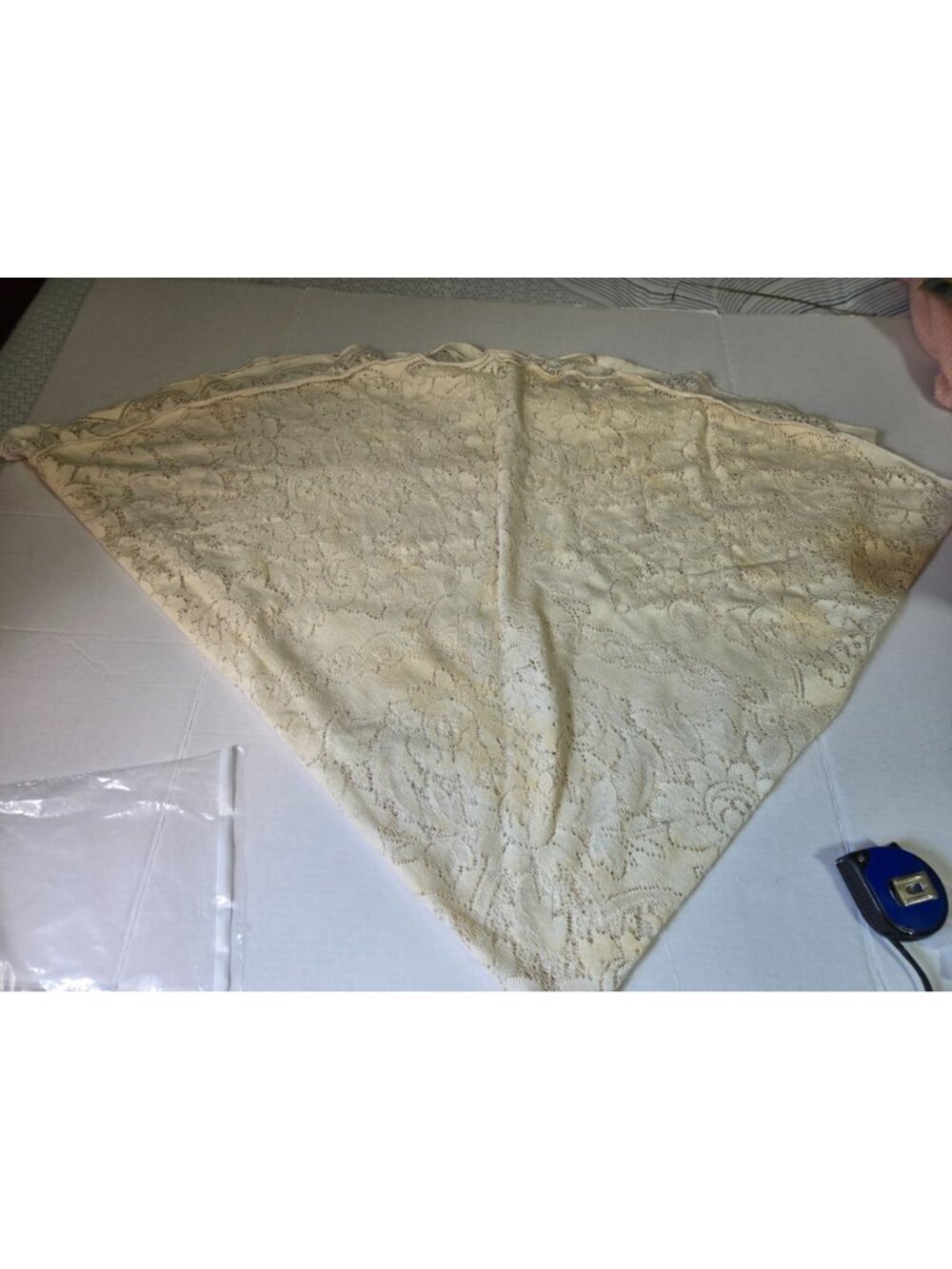 Antique Lace Tablecloth 64 Inches Round - Picture 4 of 4